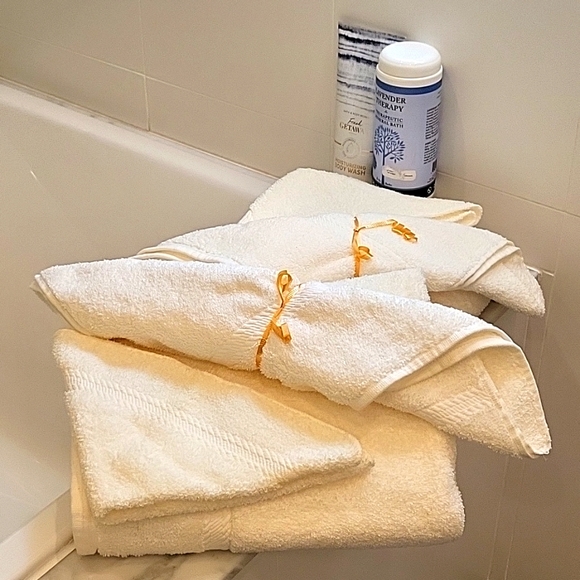 SALE! NEW Off-White Bath Towels, Bath, Hand & Face, Set for 2! - Picture 5 of 12